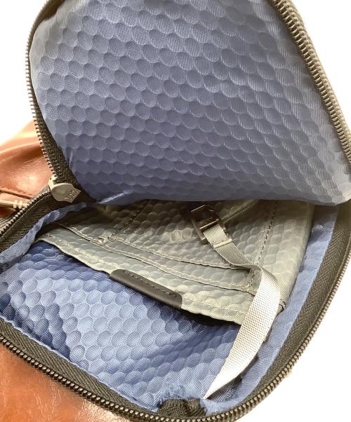 TUMI（トゥミ）TUMI (トゥミ) ボディバッグ Alpha Bravo Navy ブラウンの古着・服飾アイテム