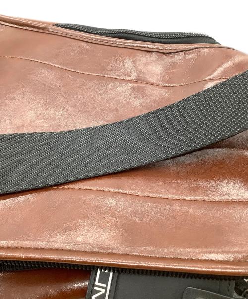 TUMI（トゥミ）TUMI (トゥミ) ボディバッグ Alpha Bravo Navy ブラウンの古着・服飾アイテム