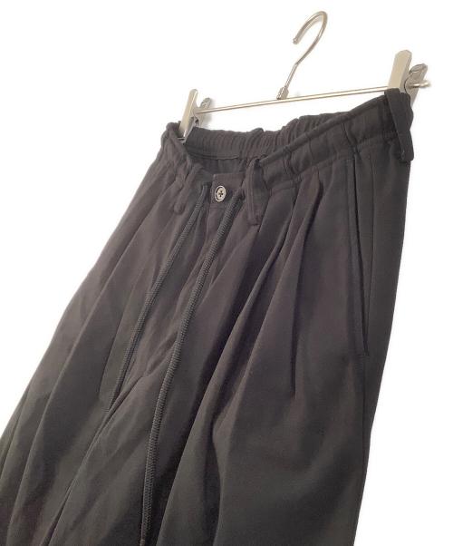 MARKAWARE（マーカウェア）MARKAWARE (マーカウェア) スラックス　TRIPLE PLEATED WIDE TROUSERS ブラック サイズ:1の古着・服飾アイテム