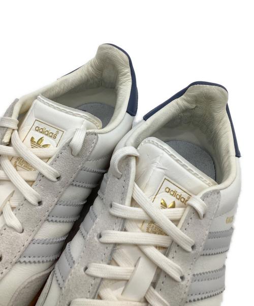 adidas（アディダス）adidas (アディダス) スニーカー ガゼル ホワイト×ネイビー サイズ:24の古着・服飾アイテム