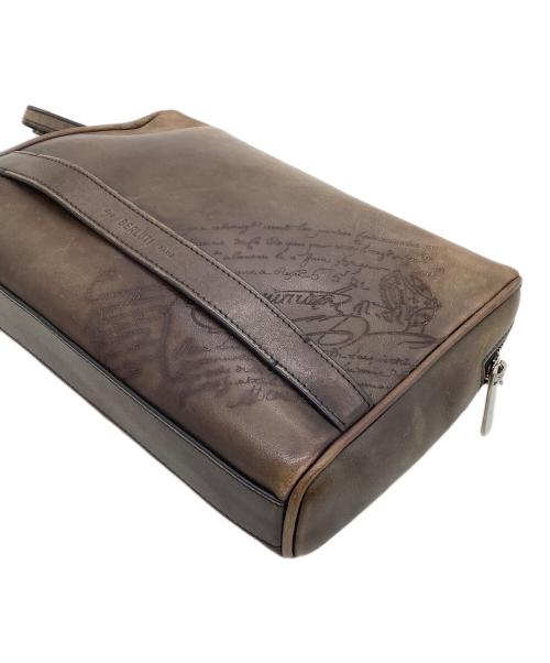 Berluti（ベルルッティ）Berluti (ベルルッティ) セカンドバッグ カリグラフィ ブラウンの古着・服飾アイテム