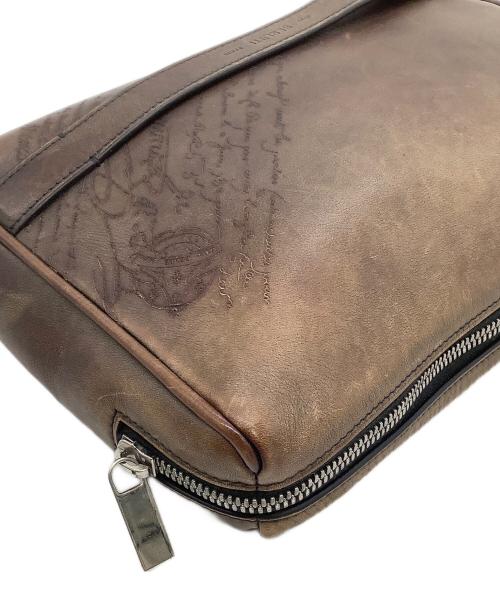 Berluti（ベルルッティ）Berluti (ベルルッティ) セカンドバッグ カリグラフィ ブラウンの古着・服飾アイテム