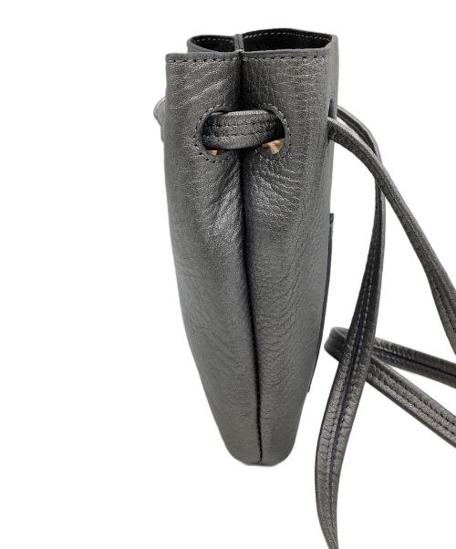 HIROFU（ヒロフ）HIROFU (ヒロフ) スマホショルダーバッグ シルバーの古着・服飾アイテム