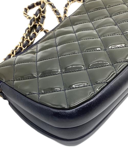 CHANEL（シャネル）CHANEL (シャネル) チェーンショルダーバッグ パテントレザー ネイビーの古着・服飾アイテム