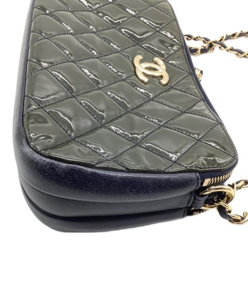 CHANEL（シャネル）CHANEL (シャネル) チェーンショルダーバッグ パテントレザー ネイビーの古着・服飾アイテム