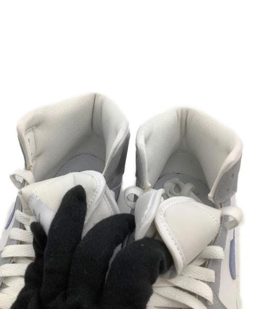 NIKE（ナイキ）NIKE (ナイキ) ミッドカットスニーカー Air Jordan 1 Mid ホワイト×グレー サイズ:27.5の古着・服飾アイテム