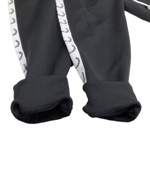 FRED PERRY（フレッドペリー）FRED PERRY (フレッドペリー) トラックジャケット　Taped Track Jacket ブラック サイズ:Lの古着・服飾アイテム