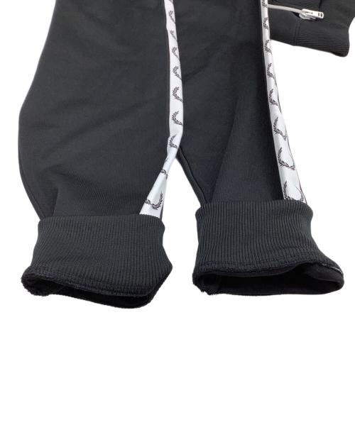 FRED PERRY（フレッドペリー）FRED PERRY (フレッドペリー) トラックジャケット　Taped Track Jacket ブラック サイズ:Lの古着・服飾アイテム