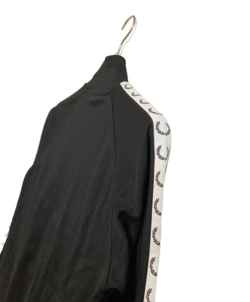 FRED PERRY（フレッドペリー）FRED PERRY (フレッドペリー) トラックジャケット　Taped Track Jacket ブラック サイズ:Lの古着・服飾アイテム