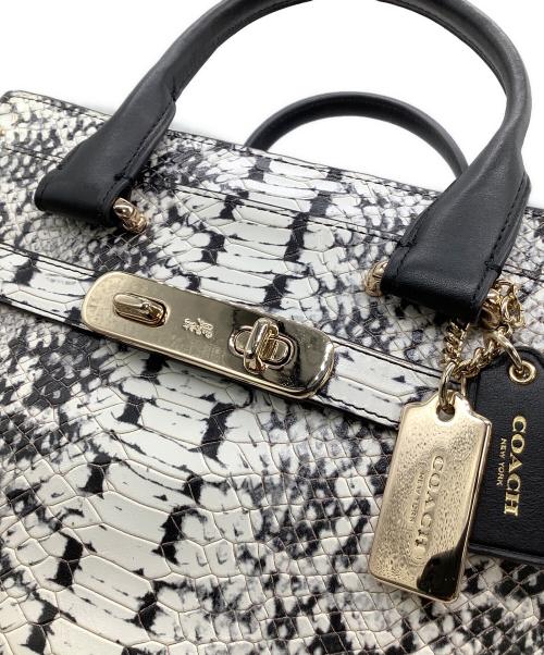 COACH（コーチ）COACH (コーチ) 2WAYバッグ スネークスキン柄 ホワイト×ブラックの古着・服飾アイテム