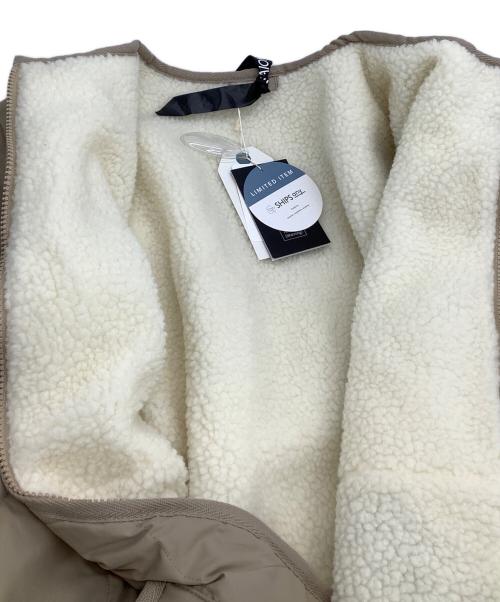 SHIPS any（シップスエニィ）SHIPS any (シップスエニィ) TAION (タイオン) ダウンボアリバーシブルジャケット ベージュ サイズ:free 未使用品の古着・服飾アイテム