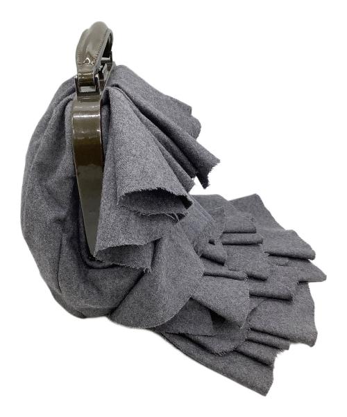 ANTEPRIMA（アンテプリマ）ANTEPRIMA (アンテプリマ) フリルクラッチバッグ グレーの古着・服飾アイテム