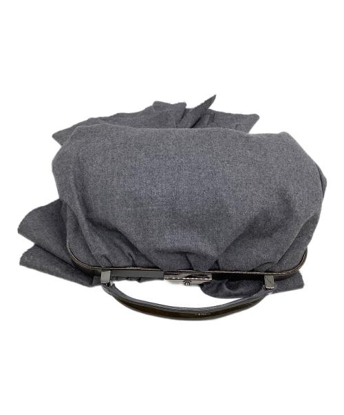 ANTEPRIMA（アンテプリマ）ANTEPRIMA (アンテプリマ) フリルクラッチバッグ グレーの古着・服飾アイテム