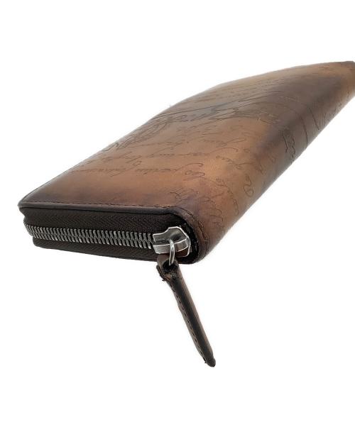 Berluti（ベルルッティ）Berluti (ベルルッティ) ラウンドファスナー財布 カリグラフィ ブラウンの古着・服飾アイテム