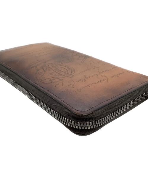 Berluti（ベルルッティ）Berluti (ベルルッティ) ラウンドファスナー財布 カリグラフィ ブラウンの古着・服飾アイテム