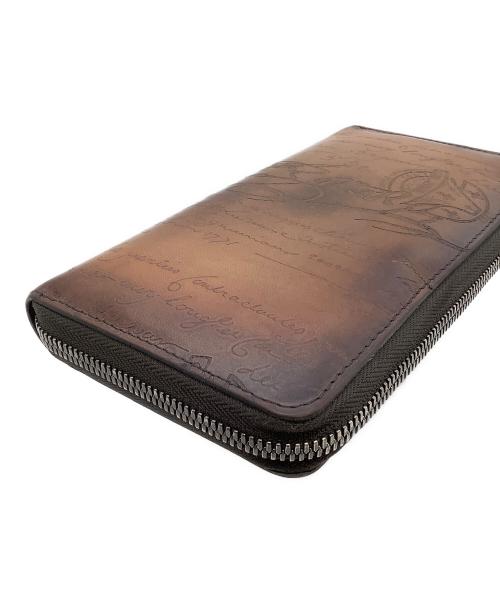 Berluti（ベルルッティ）Berluti (ベルルッティ) ラウンドファスナー財布 カリグラフィ ブラウンの古着・服飾アイテム