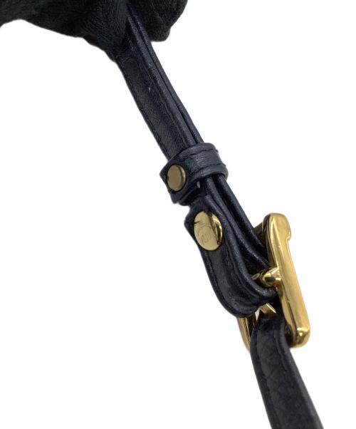 MCM（エムシーエム）MCM (エムシーエム) ショルダーポーチ ホワイト×ブラックの古着・服飾アイテム