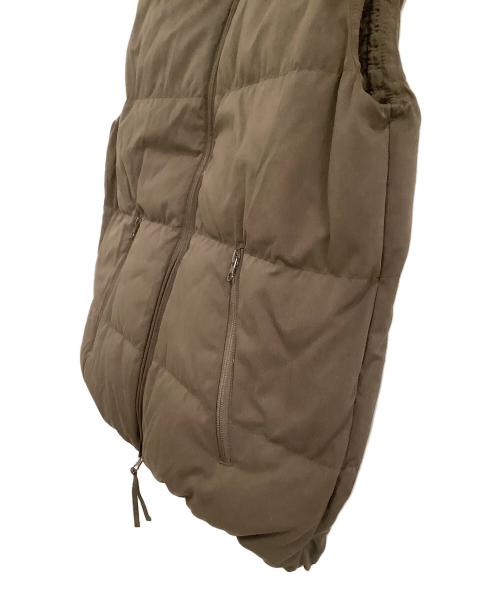 The Duffer of ST.George（ザ ダファーオブセントジョージ）The Duffer of ST.George (ザ ダファーオブセントジョージ) ダウンベスト　VOLUME NECK DOWN VEST ベージュ サイズ:Mの古着・服飾アイテム