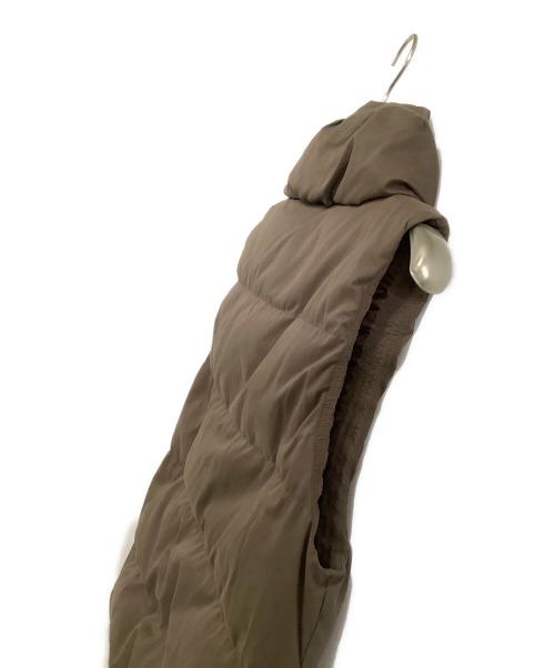The Duffer of ST.George（ザ ダファーオブセントジョージ）The Duffer of ST.George (ザ ダファーオブセントジョージ) ダウンベスト　VOLUME NECK DOWN VEST ベージュ サイズ:Mの古着・服飾アイテム