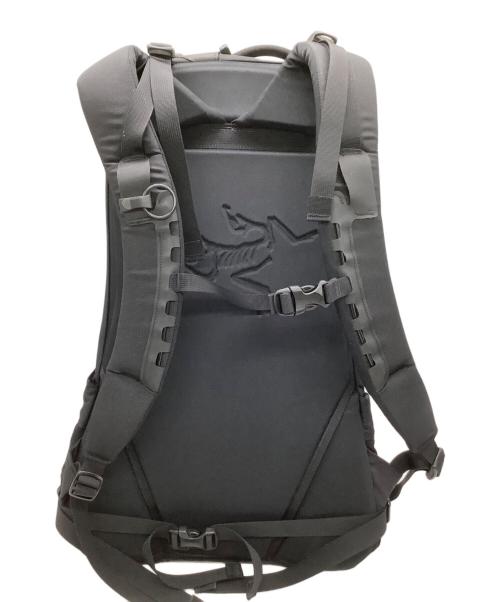 ARC'TERYX（アークテリクス）ARC'TERYX (アークテリクス) リュック ARRO 22 BACKPACK 	銀刺繍 ブラックの古着・服飾アイテム