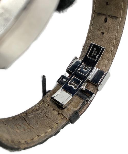 VERSACE（ヴェルサーチェ）VERSACE (ヴェルサーチェ) 腕時計 Vレース クォーツの古着・服飾アイテム