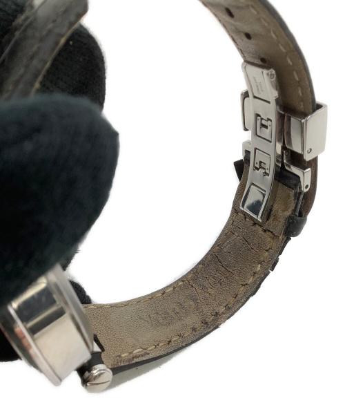 VERSACE（ヴェルサーチェ）VERSACE (ヴェルサーチェ) 腕時計 Vレース クォーツの古着・服飾アイテム