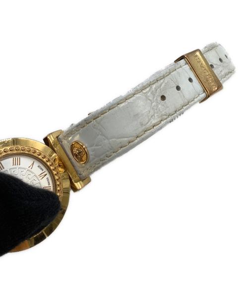 VERSACE（ヴェルサーチェ）VERSACE (ヴェルサーチェ) 腕時計　クォーツ ホワイト×ゴールドの古着・服飾アイテム