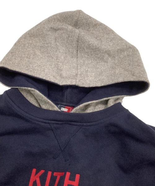 KITH（キス）KITH (キス) Bergdorf Goodman (バーグドルフ グッドマン) プルオーバーパーカー クラシックロゴ ネイビー サイズ:Lの古着・服飾アイテム