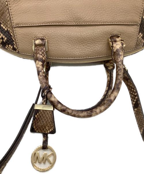 MICHAEL KORS（マイケル・コース）MICHAEL KORS (マイケル・コース) ショルダーバッグ ベージュの古着・服飾アイテム