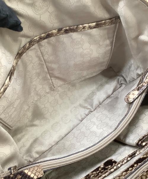 MICHAEL KORS（マイケル・コース）MICHAEL KORS (マイケル・コース) ショルダーバッグ ベージュの古着・服飾アイテム