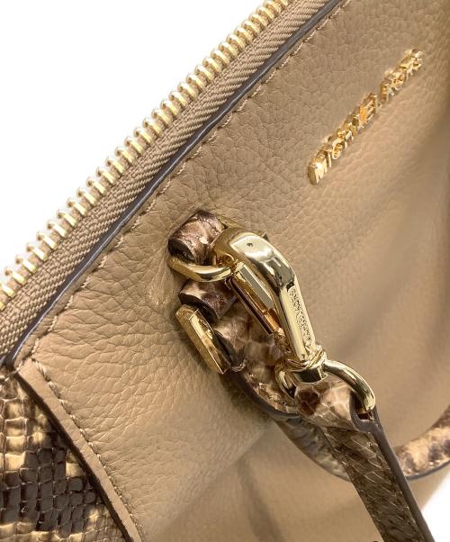 MICHAEL KORS（マイケル・コース）MICHAEL KORS (マイケル・コース) ショルダーバッグ ベージュの古着・服飾アイテム
