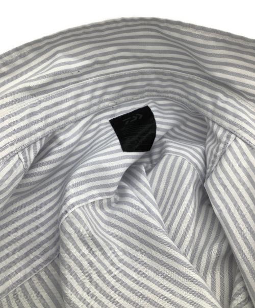 DAIWA（ダイワ）DAIWA (ダイワ) 長袖シャツ　TECH BUTTON DOWN SHIRT L/S STRIPE　ストライプ グレー×ホワイト サイズ:Mの古着・服飾アイテム