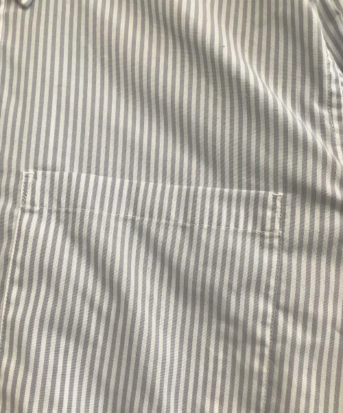 DAIWA（ダイワ）DAIWA (ダイワ) 長袖シャツ　TECH BUTTON DOWN SHIRT L/S STRIPE　ストライプ グレー×ホワイト サイズ:Mの古着・服飾アイテム