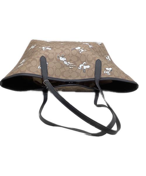 COACH（コーチ）COACH (コーチ) トートバッグ　シグネチャー　スヌーピー　 ベージュ×ブラックの古着・服飾アイテム