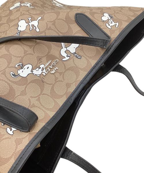 COACH（コーチ）COACH (コーチ) トートバッグ　シグネチャー　スヌーピー　 ベージュ×ブラックの古着・服飾アイテム
