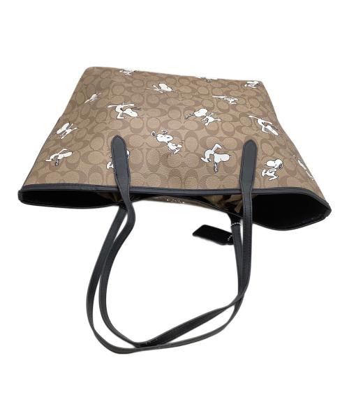 COACH（コーチ）COACH (コーチ) トートバッグ　シグネチャー　スヌーピー　 ベージュ×ブラックの古着・服飾アイテム