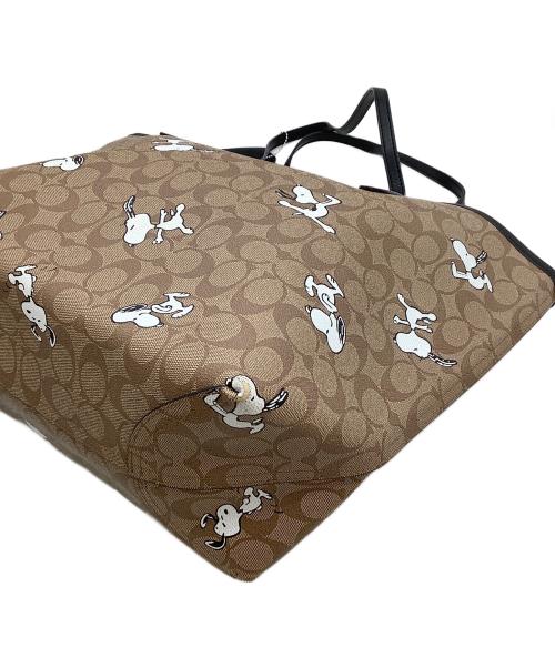 COACH（コーチ）COACH (コーチ) トートバッグ　シグネチャー　スヌーピー　 ベージュ×ブラックの古着・服飾アイテム