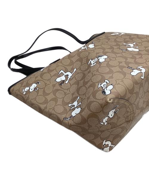 COACH（コーチ）COACH (コーチ) トートバッグ　シグネチャー　スヌーピー　 ベージュ×ブラックの古着・服飾アイテム