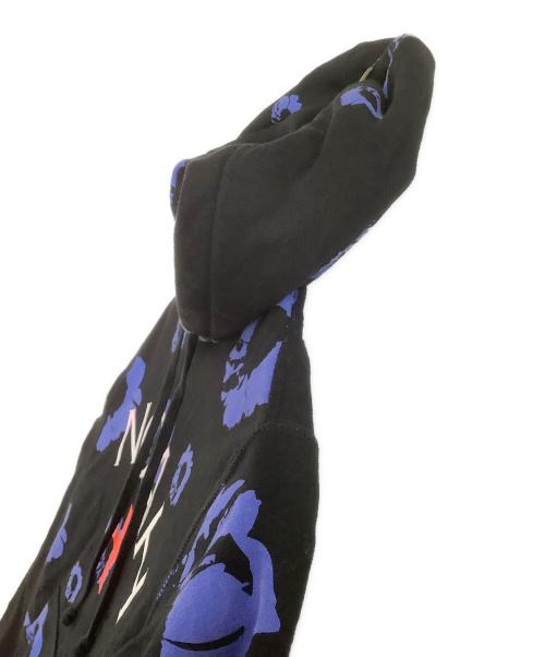 Noah（ノア）Noah (ノア) The Cure (ザ キュア) プルオーバーパーカー　Disintegration Hoodie　花柄 ブラック×ブルー サイズ:Sの古着・服飾アイテム