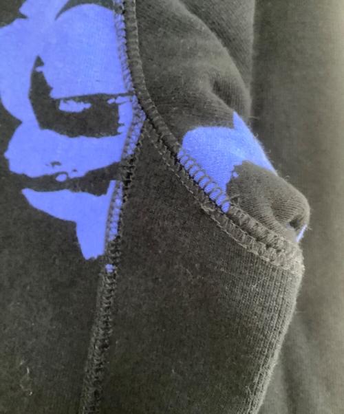 Noah（ノア）Noah (ノア) The Cure (ザ キュア) プルオーバーパーカー　Disintegration Hoodie　花柄 ブラック×ブルー サイズ:Sの古着・服飾アイテム