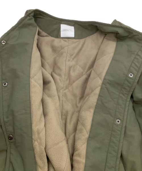 kurashi&trips publishing（クラシアンドトリップス パブリッシング）kurashi&trips publishing (クラシアンドトリップス パブリッシング) 裏フリースノーカラージャケット オリーブ サイズ:表記なしの古着・服飾アイテム