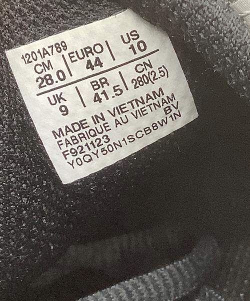 asics（アシックス）asics (アシックス) スニーカー ブラック サイズ:28の古着・服飾アイテム