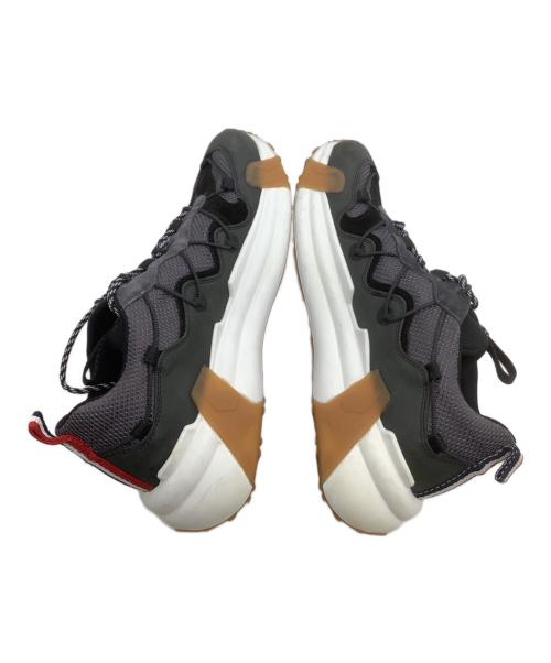 MONCLER（モンクレール）MONCLER (モンクレール) スニーカー　LITE RUNNER グレー×ホワイト サイズ:42の古着・服飾アイテム