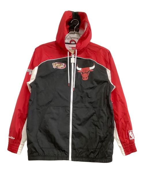 MITCHELL & NESS（ミッチェルアンドネス）MITCHELL & NESS (ミッチェルアンドネス) ナイロンパーカー　BULLS レッド×ブラック サイズ:Mの古着・服飾アイテム