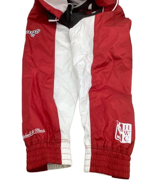 MITCHELL & NESS（ミッチェルアンドネス）MITCHELL & NESS (ミッチェルアンドネス) ナイロンパーカー　BULLS レッド×ブラック サイズ:Mの古着・服飾アイテム