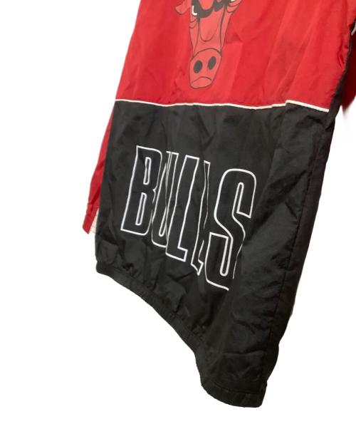 MITCHELL & NESS（ミッチェルアンドネス）MITCHELL & NESS (ミッチェルアンドネス) ナイロンパーカー　BULLS レッド×ブラック サイズ:Mの古着・服飾アイテム
