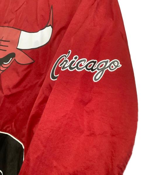 MITCHELL & NESS（ミッチェルアンドネス）MITCHELL & NESS (ミッチェルアンドネス) ナイロンパーカー　BULLS レッド×ブラック サイズ:Mの古着・服飾アイテム