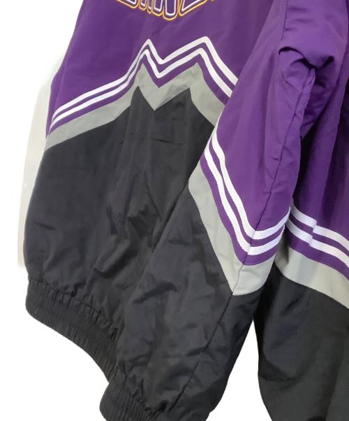 MITCHELL & NESS（ミッチェルアンドネス）MITCHELL & NESS (ミッチェルアンドネス) ナイロンジャケット　	LAKERS パープル×ブラック サイズ:Mの古着・服飾アイテム