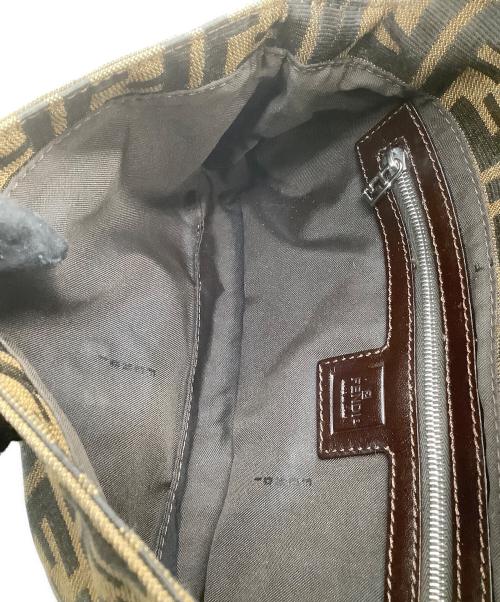 FENDI（フェンディ）FENDI (フェンディ) ショルダーバッグ　ズッカ　マンマバケット ブラウンの古着・服飾アイテム