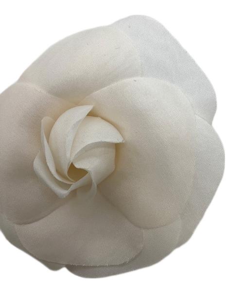 CHANEL（シャネル）CHANEL (シャネル) コサージュ カメリア ホワイトの古着・服飾アイテム